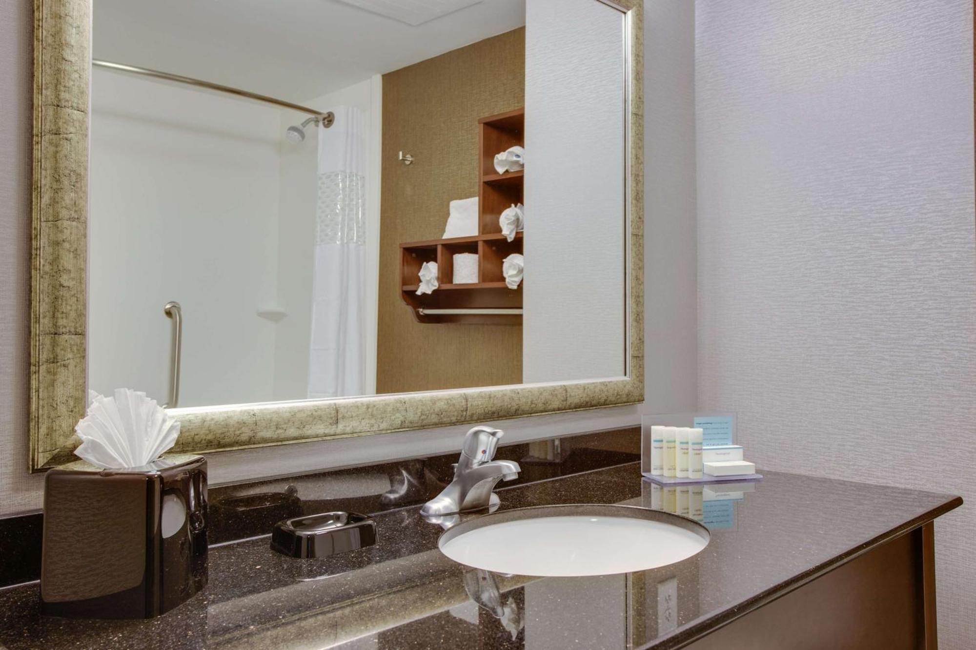 Hampton Inn & Suites Philadelphia/Bensalem Eksteriør billede