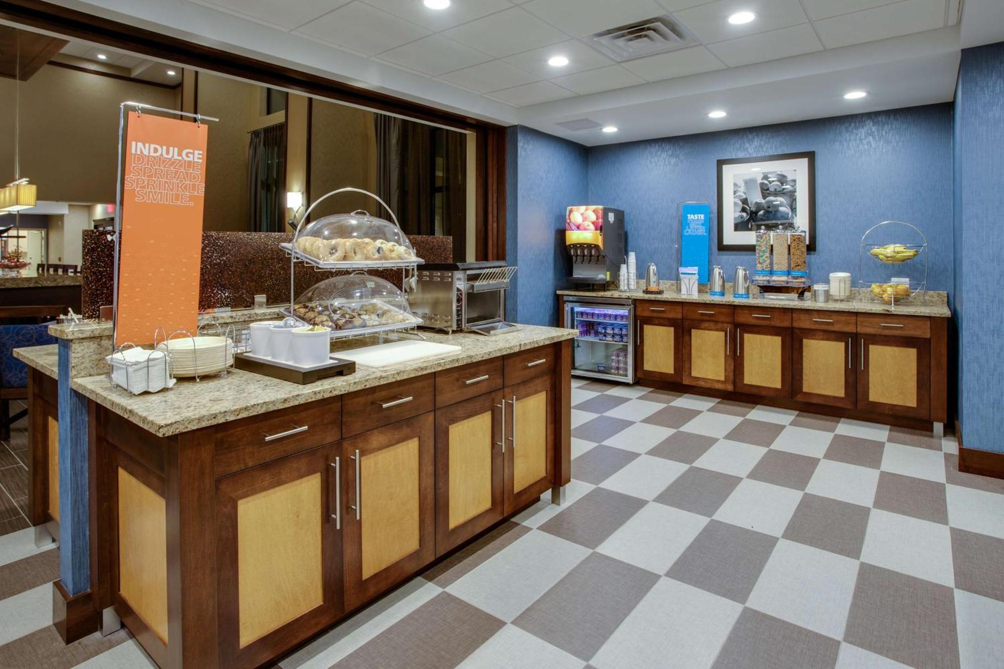 Hampton Inn & Suites Philadelphia/Bensalem Eksteriør billede